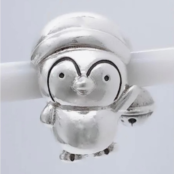 Pandora Christmas Penguin Charm - Picture 3 of 3